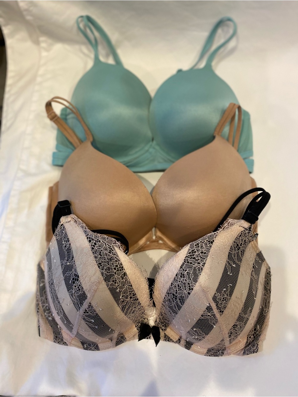 Victoria's Secret Three-Pack Bra Set - Mint, Nude, Black & Nude Lace Sz 32DD